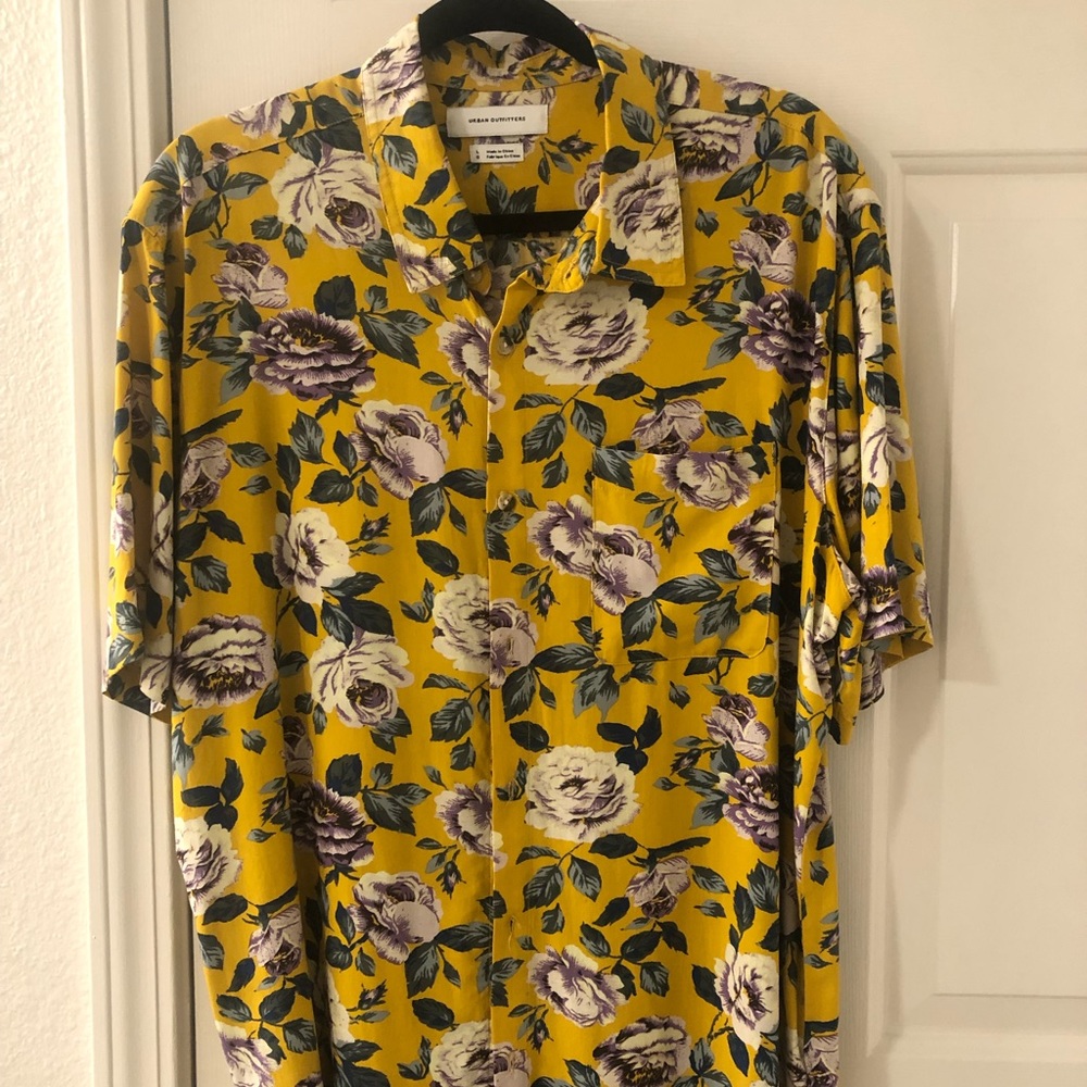 MEN’S BUTTON DOWN SHIRT
